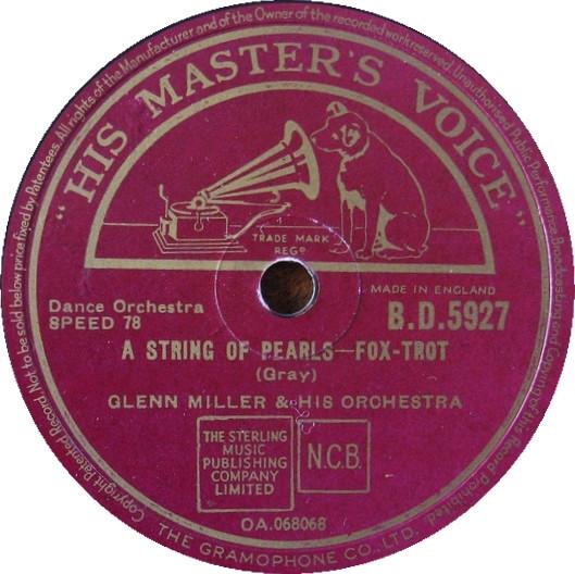 Glenn Miller And His Orchestra - A String Of Pearls / Blue Rain